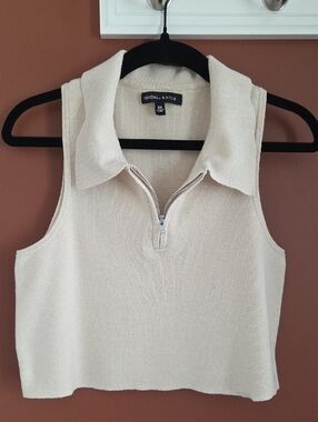 Kendall & Kylie Cream Zip-Front Cropped Polo Tank